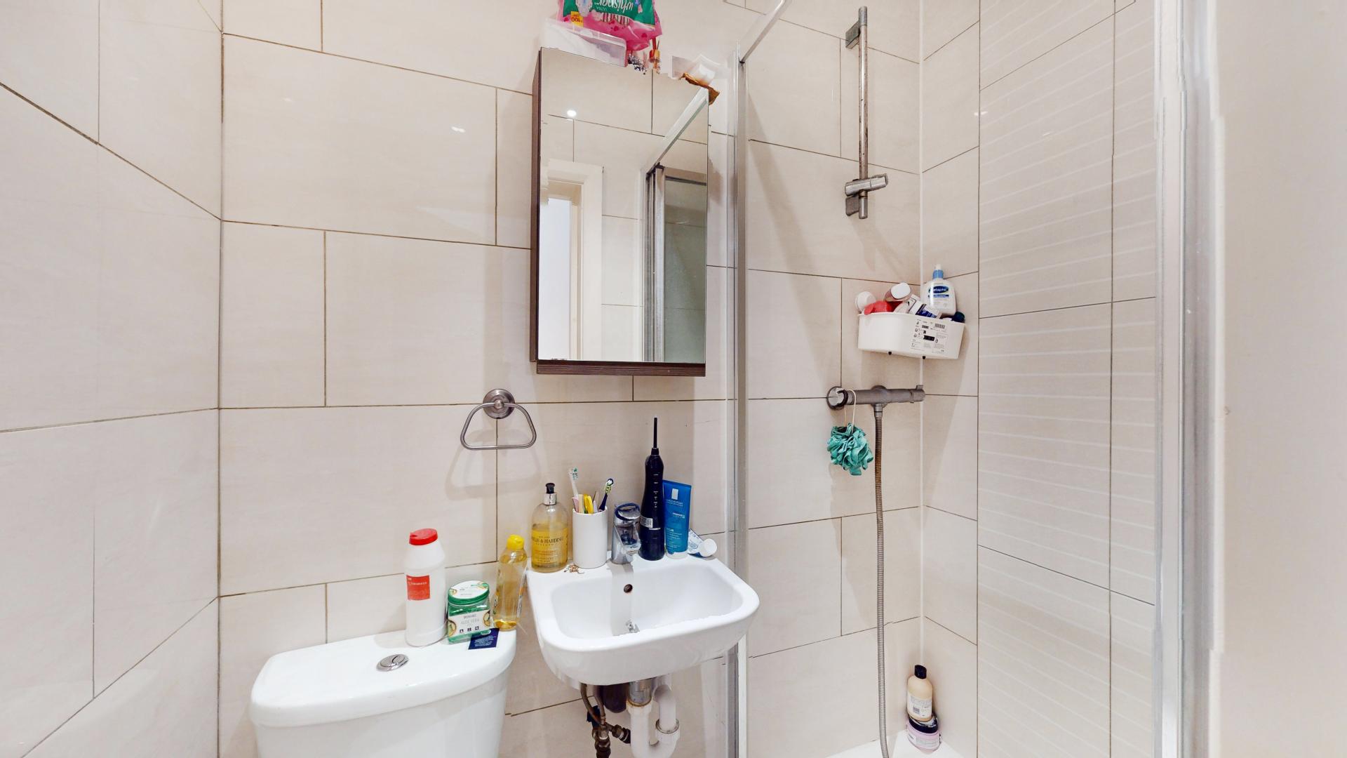 			3 Bedroom, 2 bath, 1 reception Flat			 Blenheim Gardens, Willesden Green